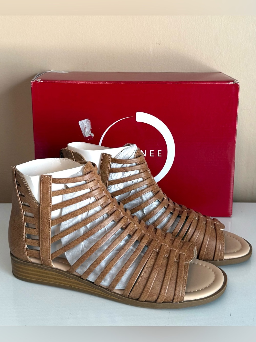 JOURNEE COLLECTION DELILAH WOMEN'S 7M GLADIATOR BROWN STRAPPY SANDALS NEW W/BOX